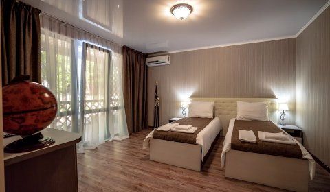 Standard room with two separate beds